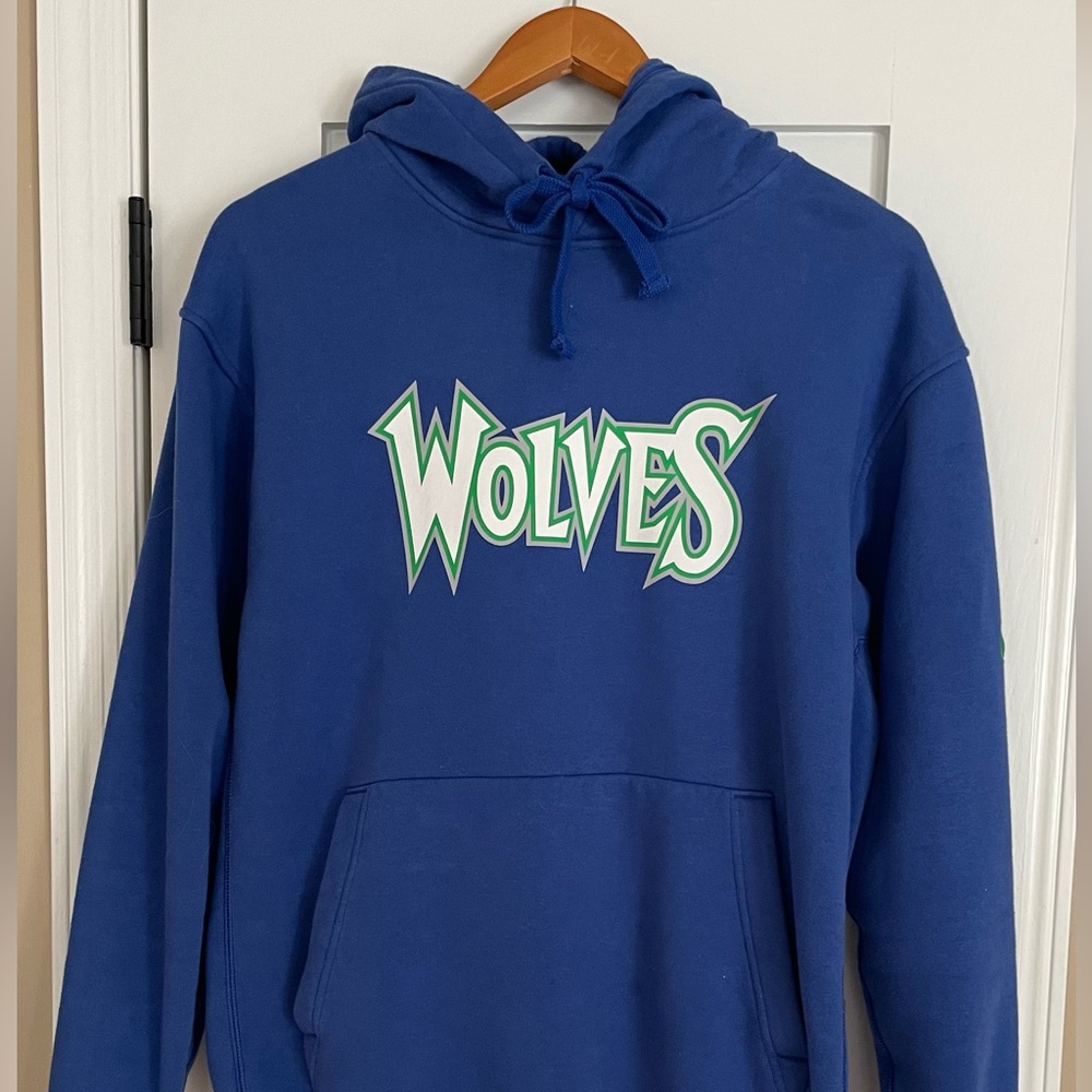 Nike NBA Minnesota Timberwolves Hoodie. Size medium. Great condition.